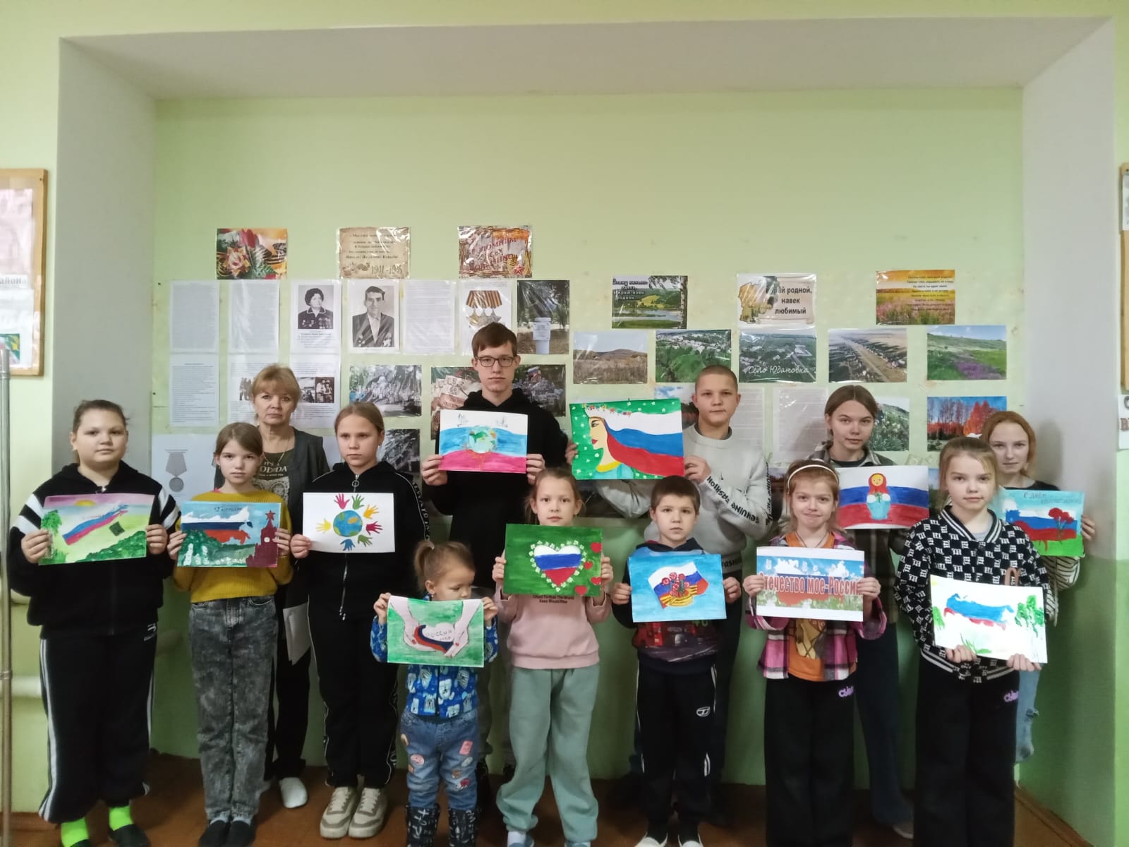 В Юдановском СДК организована выставка детских рисунков 